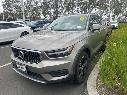 Pebble Grey Metallic 2020 Volvo XC40 T5 Inscription
