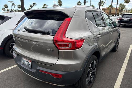 Pebble Grey Metallic 2020 Volvo XC40 T5 Inscription