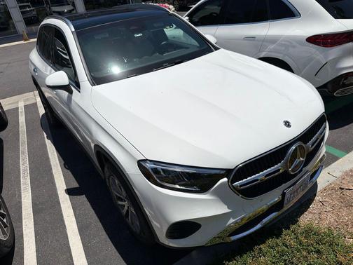 White 2025 Mercedes-Benz GLC 300 4MATIC