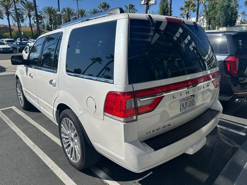 White Platinum Metallic Tri-Coat 2017 Lincoln Navigator Select