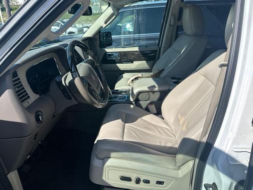 White Platinum Metallic Tri-Coat 2017 Lincoln Navigator Select