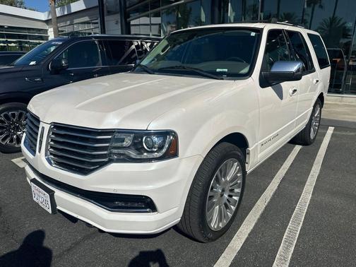 White Platinum Metallic Tri-Coat 2017 Lincoln Navigator Select