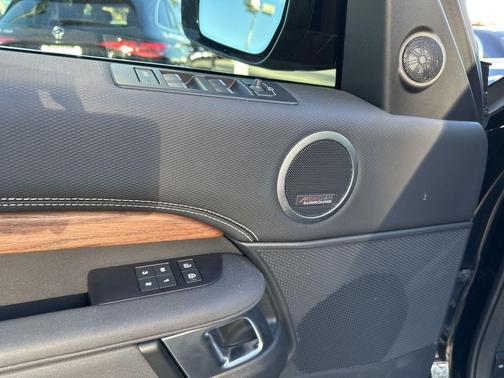 2025 Land Rover Discovery P360 Dynamic SE