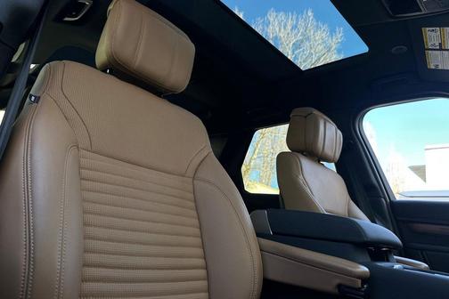 2025 Land Rover Discovery P360 Dynamic SE