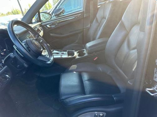 Black 2022 Porsche Macan Macan