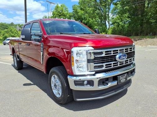 Ruby Red Metallic Tinted Clearcoat 2026 Ford F-250 XLT