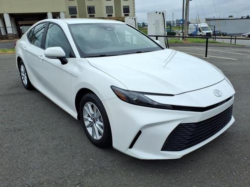 Ice 2025 Toyota Camry LE