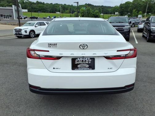 Ice 2025 Toyota Camry LE