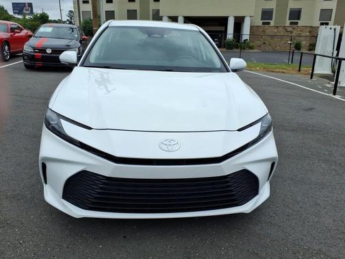 Ice 2025 Toyota Camry LE