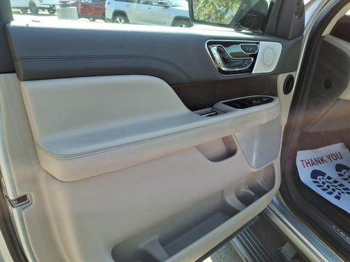 2023 Lincoln Navigator L Reserve