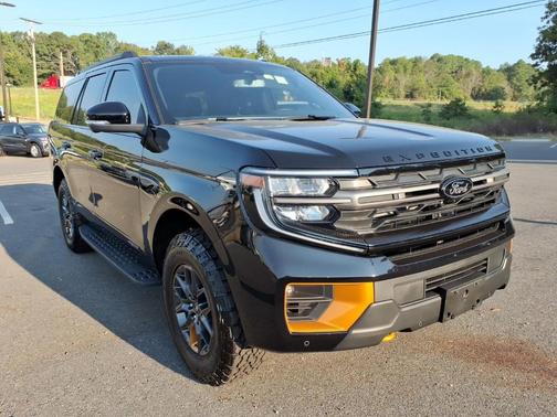 Agate Black Metallic 2026 Ford Expedition Tremor
