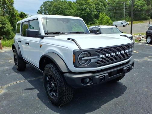 Oxford White 2026 Ford Bronco Badlands