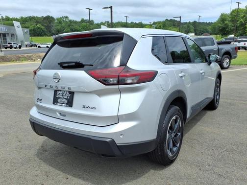 Brilliant Silver Metallic 2024 Nissan Rogue SV