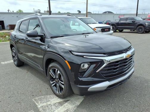 Mosaic Black Metallic 2025 Chevrolet Trailblazer LT
