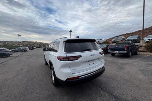 2024 Jeep Grand Cherokee L Laredo 4x4
