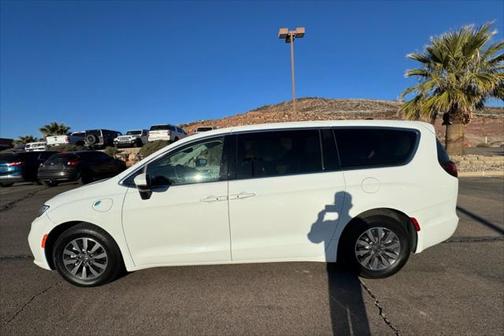 2023 Chrysler Pacifica Hybrid Touring L