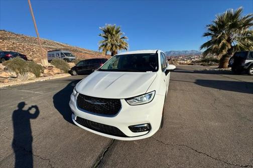 2023 Chrysler Pacifica Hybrid Touring L