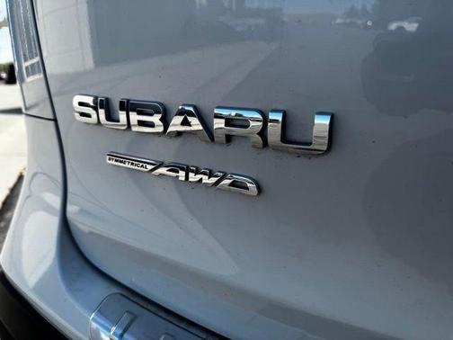 Crystal White Pearl 2019 Subaru Ascent Limited 8-Passenger