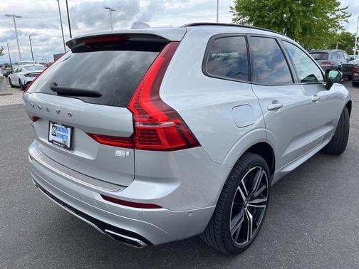 2021 Volvo XC60 Recharge Plug-In Hybrid T8 R-Design