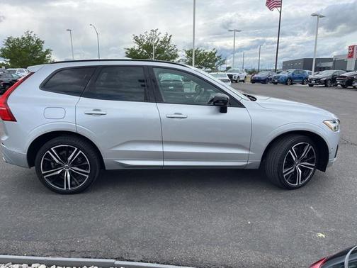 2021 Volvo XC60 Recharge Plug-In Hybrid T8 R-Design