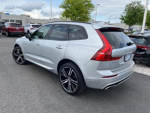 2021 Volvo XC60 Recharge Plug-In Hybrid T8 R-Design