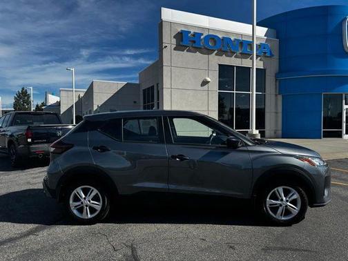 Gun Metallic 2024 Nissan Kicks S