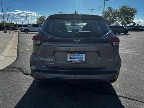 Gun Metallic 2024 Nissan Kicks S