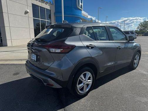 Gun Metallic 2024 Nissan Kicks S