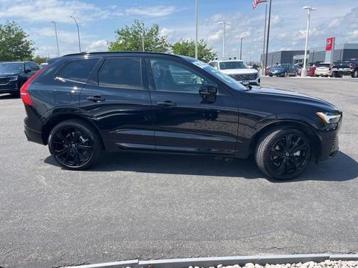 2025 Volvo XC60 Plug-In Hybrid T8 Ultra Black Edition