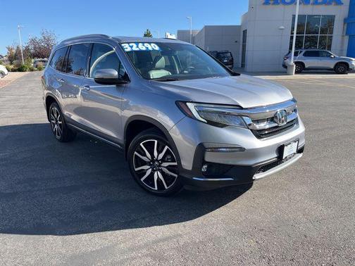 2022 Honda Pilot Touring 8-Passenger