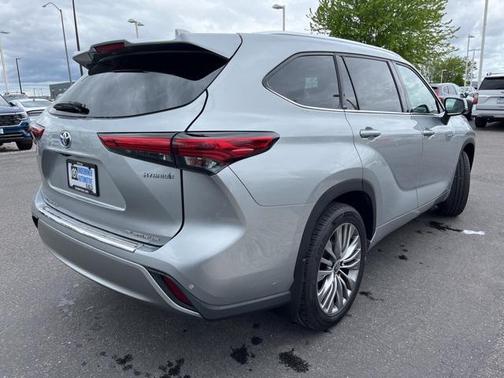 2020 Toyota Highlander Hybrid Platinum