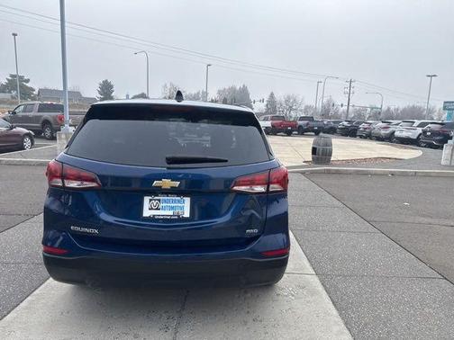 Blue Glow Metallic 2022 Chevrolet Equinox LS