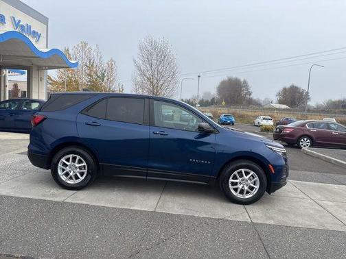 Blue Glow Metallic 2022 Chevrolet Equinox LS