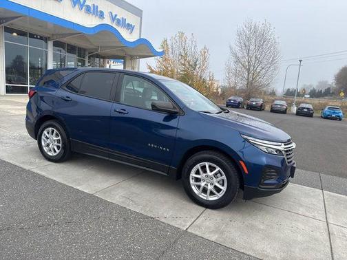 Blue Glow Metallic 2022 Chevrolet Equinox LS