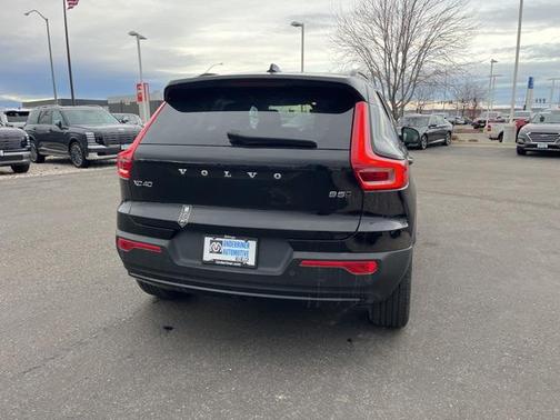 2025 Volvo XC40 B5 Plus Dark Theme