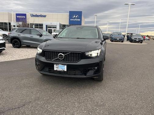 2025 Volvo XC40 B5 Plus Dark Theme