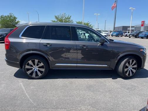 2024 Volvo XC90 Recharge Plug-In Hybrid T8 Core Bright Theme