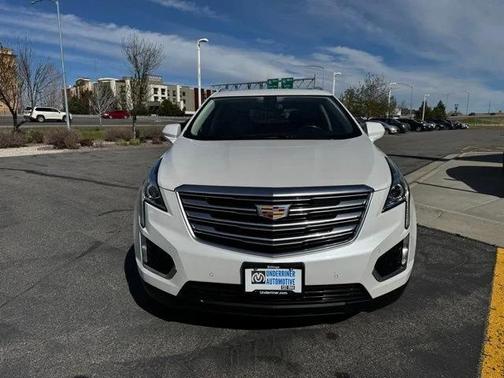 Crystal White Tricoat 2017 Cadillac XT5 Luxury