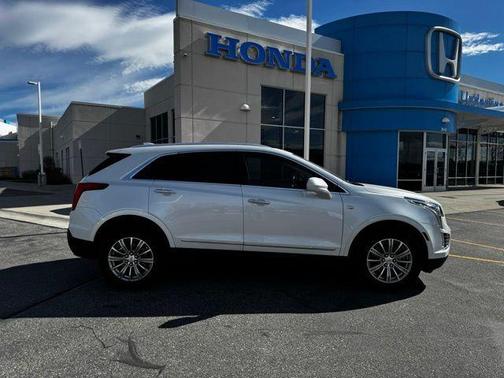 Crystal White Tricoat 2017 Cadillac XT5 Luxury