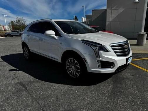 Crystal White Tricoat 2017 Cadillac XT5 Luxury
