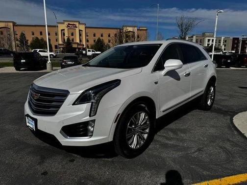 Crystal White Tricoat 2017 Cadillac XT5 Luxury