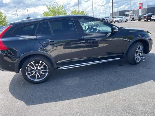 2018 Volvo V60 Cross Country T5