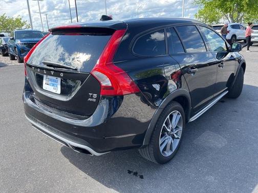 2018 Volvo V60 Cross Country T5