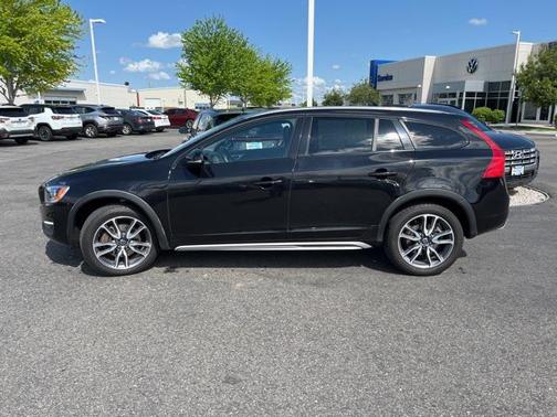 2018 Volvo V60 Cross Country T5