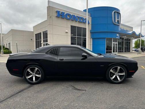 Pitch Black Clearcoat 2017 Dodge Challenger R/T