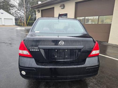 2009 Nissan Versa 1.6 Base