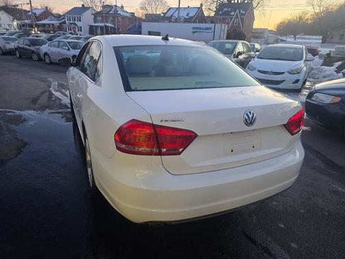 2013 Volkswagen Passat 2.0 TDI SE w/ Sunroof