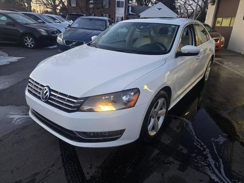 2013 Volkswagen Passat 2.0 TDI SE w/ Sunroof