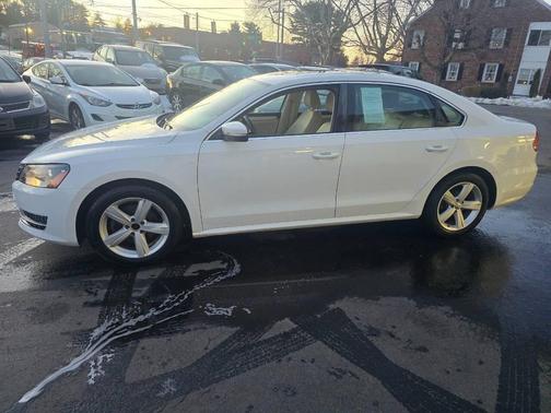 2013 Volkswagen Passat 2.0 TDI SE w/ Sunroof