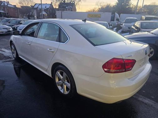 2013 Volkswagen Passat 2.0 TDI SE w/ Sunroof